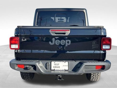 Used 2022 Jeep Gladiator Sport image 6