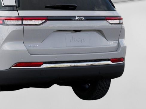 New 2025 Jeep Grand Cherokee Limited w/ Trailer Tow Package image 13