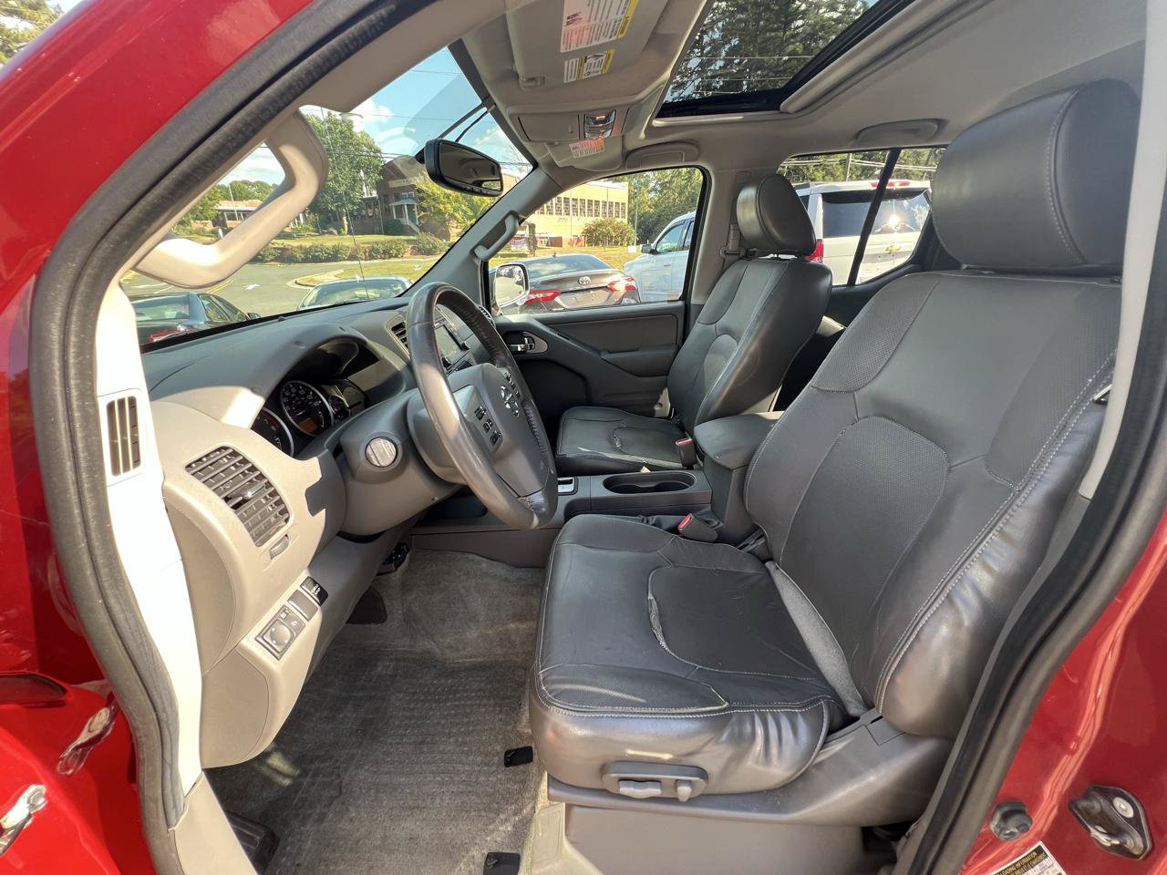 Used 2016 Nissan Frontier SL w/ Moonroof Package RWD image 10