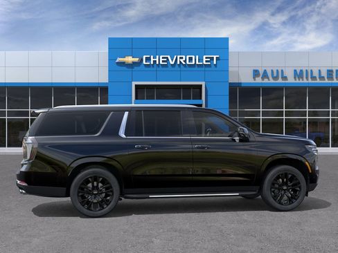 New 2026 Chevrolet Suburban Premier image 5