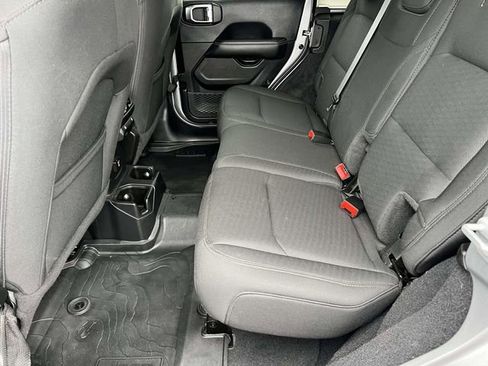 Used 2019 Jeep Wrangler Unlimited Sahara image 25