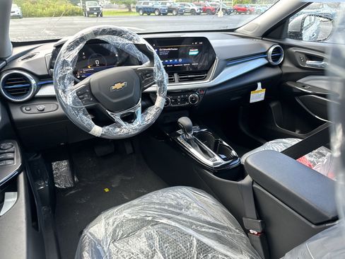 New 2025 Chevrolet Trax LT w/ Driver Confidence Package FWD image 6