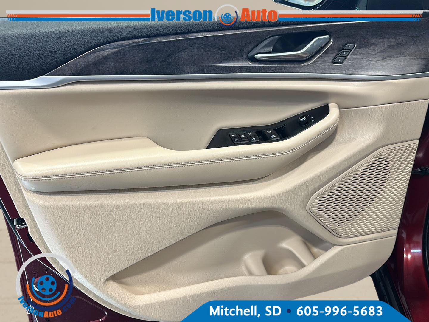 Used 2025 Jeep Grand Cherokee Limited w/ Luxury Tech Group II AWD/4WD image 13