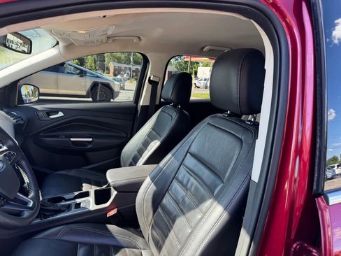 Used 2017 Ford Escape Titanium w/ Equipment Group 301A AWD/4WD image 22