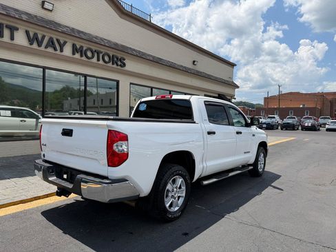 Used 2015 Toyota Tundra SR5 w/ SR5 Upgrade Package AWD/4WD image 3