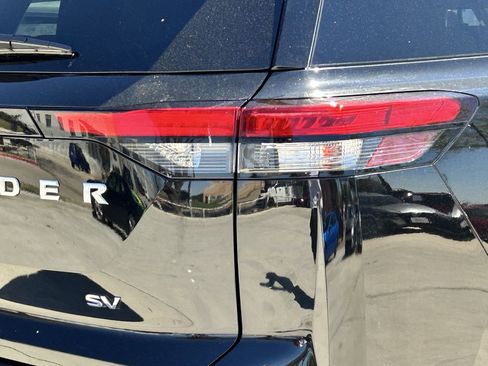 Used 2024 Nissan Pathfinder SV image 7