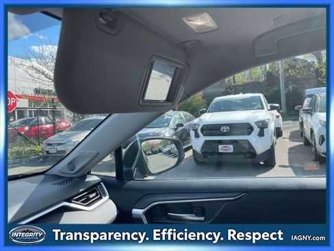 Used 2023 Toyota RAV4 XLE Premium AWD/4WD image 33