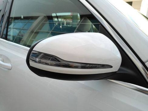 Used 2022 Mercedes-Benz EQB 300 4MATIC image 22