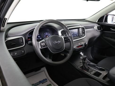 Used 2019 Kia Sorento LX image 12