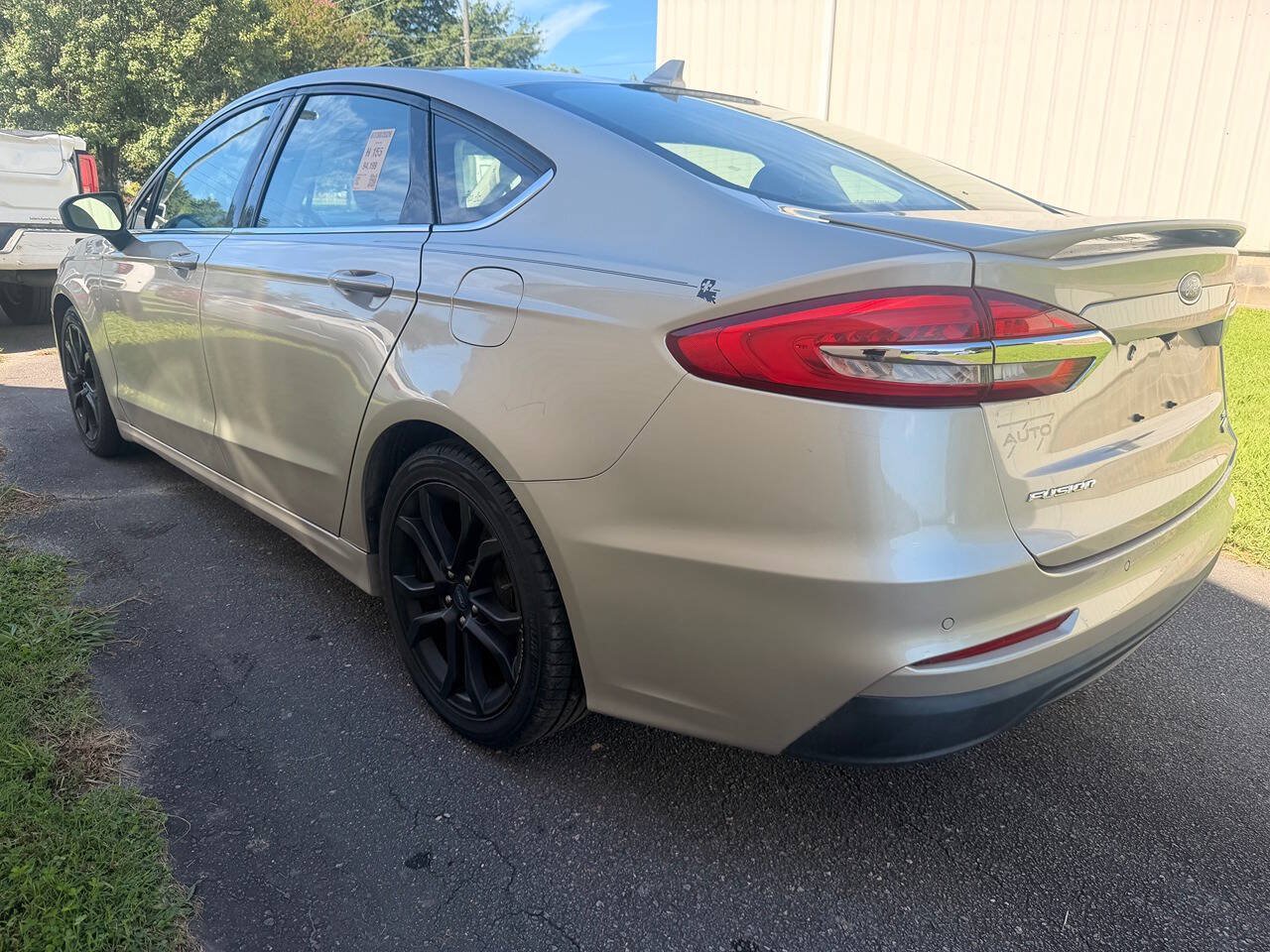 Used 2019 Ford Fusion SE w/ Equipment Group 151A FWD image 8