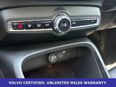 Certified 2025 Volvo XC40 B5 Plus AWD/4WD image 20