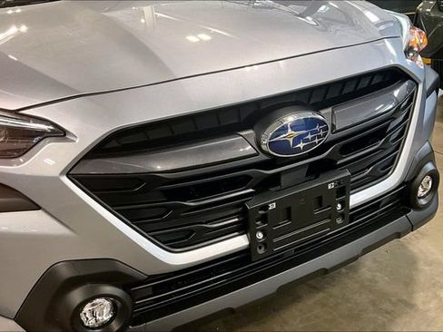 Used 2025 Subaru Outback Premium AWD/4WD image 30