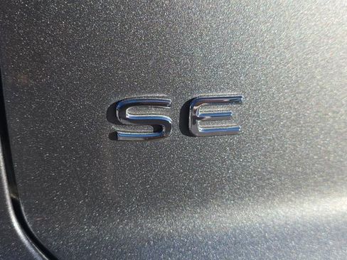 Used 2024 Volkswagen Atlas Cross Sport SE image 4