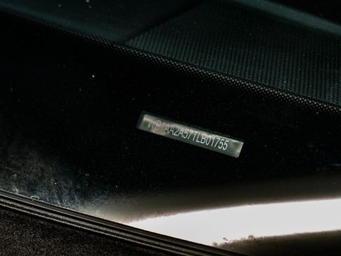 Certified 2026 Porsche Macan AWD/4WD image 28