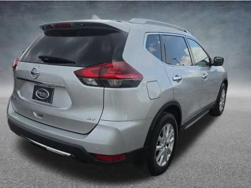 Used 2019 Nissan Rogue SV FWD image 3