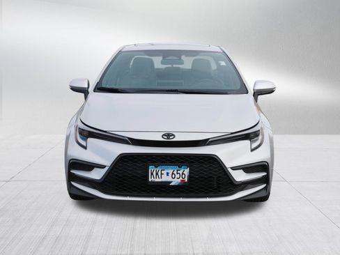 Used 2023 Toyota Corolla SE w/ SE Premium Package image 2