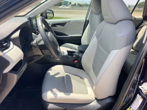 Used 2021 Toyota RAV4 XLE Premium FWD image 11