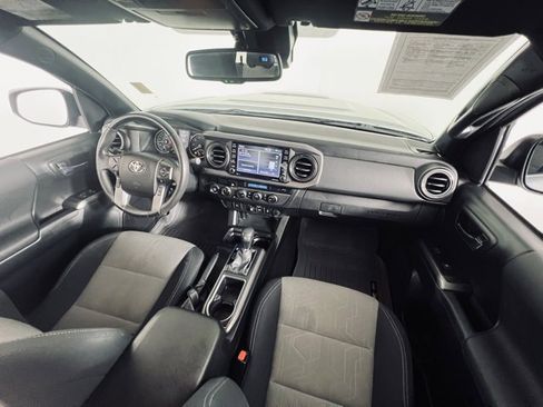 Used 2021 Toyota Tacoma TRD Sport image 17