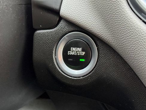 Used 2021 Chevrolet Equinox LS image 23