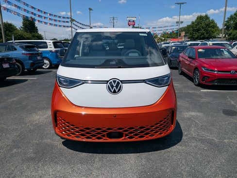 Used 2025 Volkswagen ID. Buzz Pro S Plus RWD image 8