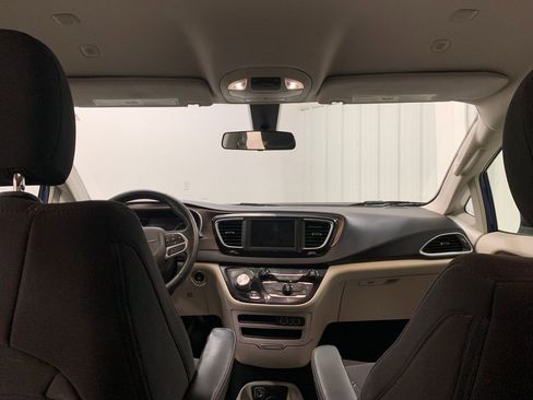 Used 2021 Chrysler Voyager LX image 19