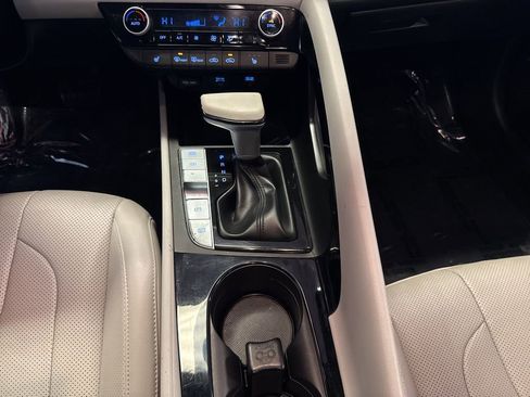 Used 2021 Hyundai Elantra Limited image 36