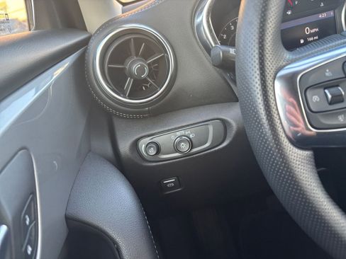 Used 2025 Chevrolet Blazer LT image 34