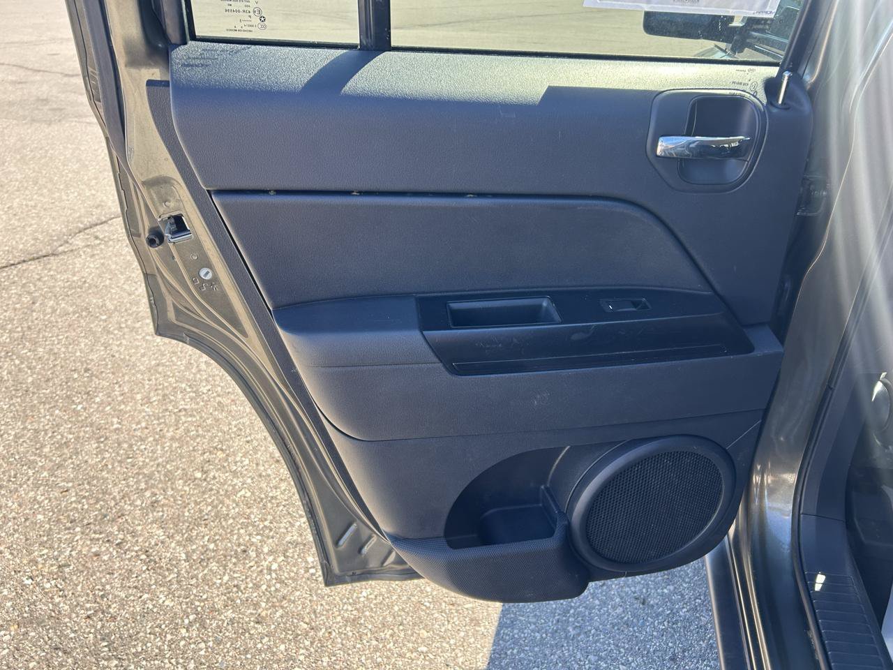 Used 2015 Jeep Patriot Latitude AWD/4WD image 13