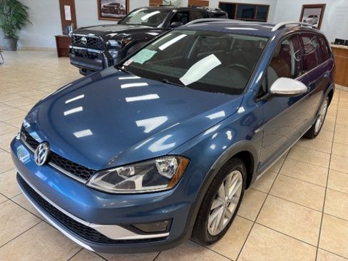 Used 2017 Volkswagen Golf Alltrack SE AWD/4WD image 3