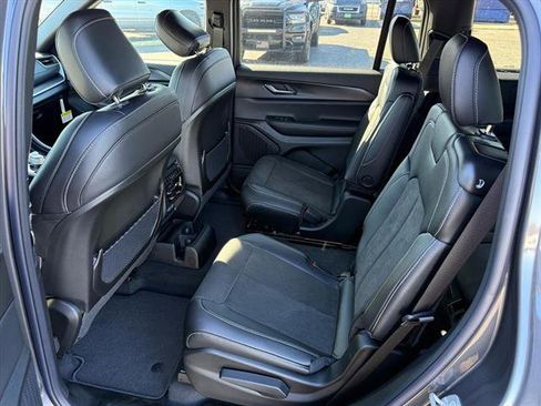 New 2025 Jeep Grand Cherokee L Altitude image 5