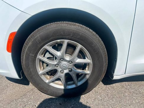 Used 2026 Chrysler Pacifica Select FWD image 9