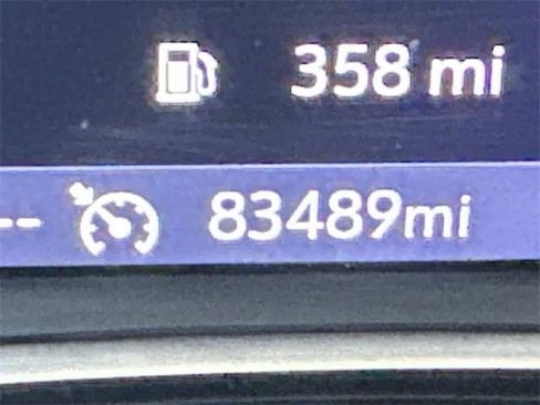 Used 2022 GMC Terrain SLT w/ Elevation Edition image 32