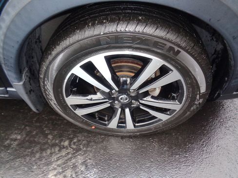 Used 2019 Nissan Kicks SV w/ Exterior Package image 6