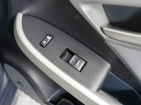 Used 2015 Toyota Prius Four image 9