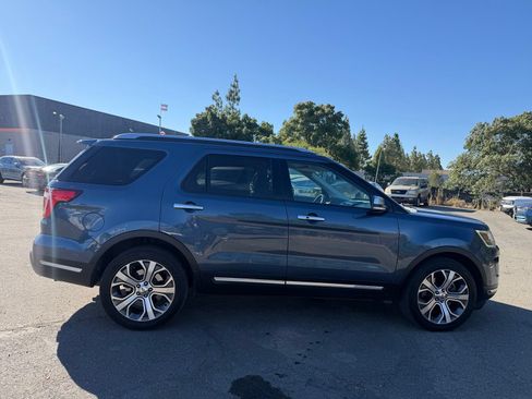 Used 2019 Ford Explorer Platinum AWD/4WD image 6