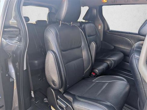 Used 2017 Toyota Sienna SE Premium image 19