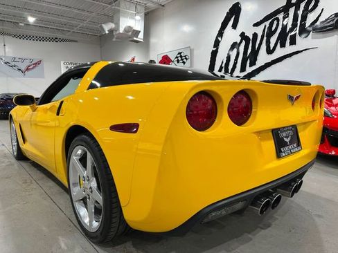 Used 2005 Chevrolet Corvette Coupe w/ Preferred Equipment Group RWD image 3