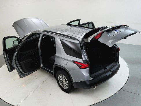 Used 2023 Chevrolet Traverse LT image 21