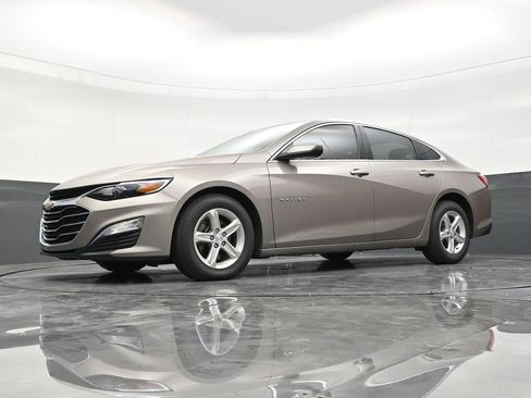Used 2025 Chevrolet Malibu LS FWD image 21