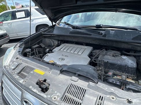 Used 2011 Toyota Highlander 4WD w/ Tow Pkg image 9