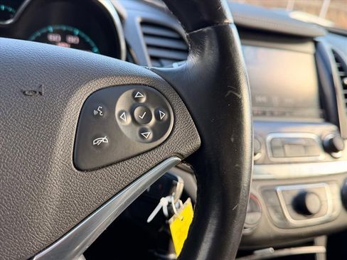 Used 2017 Chevrolet Impala LT w/ Convenience Package image 18