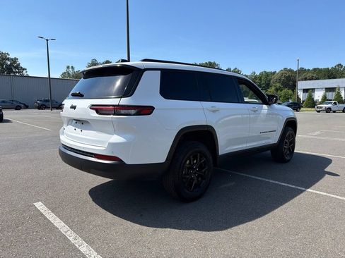 Certified 2024 Jeep Grand Cherokee L Laredo AWD/4WD image 5