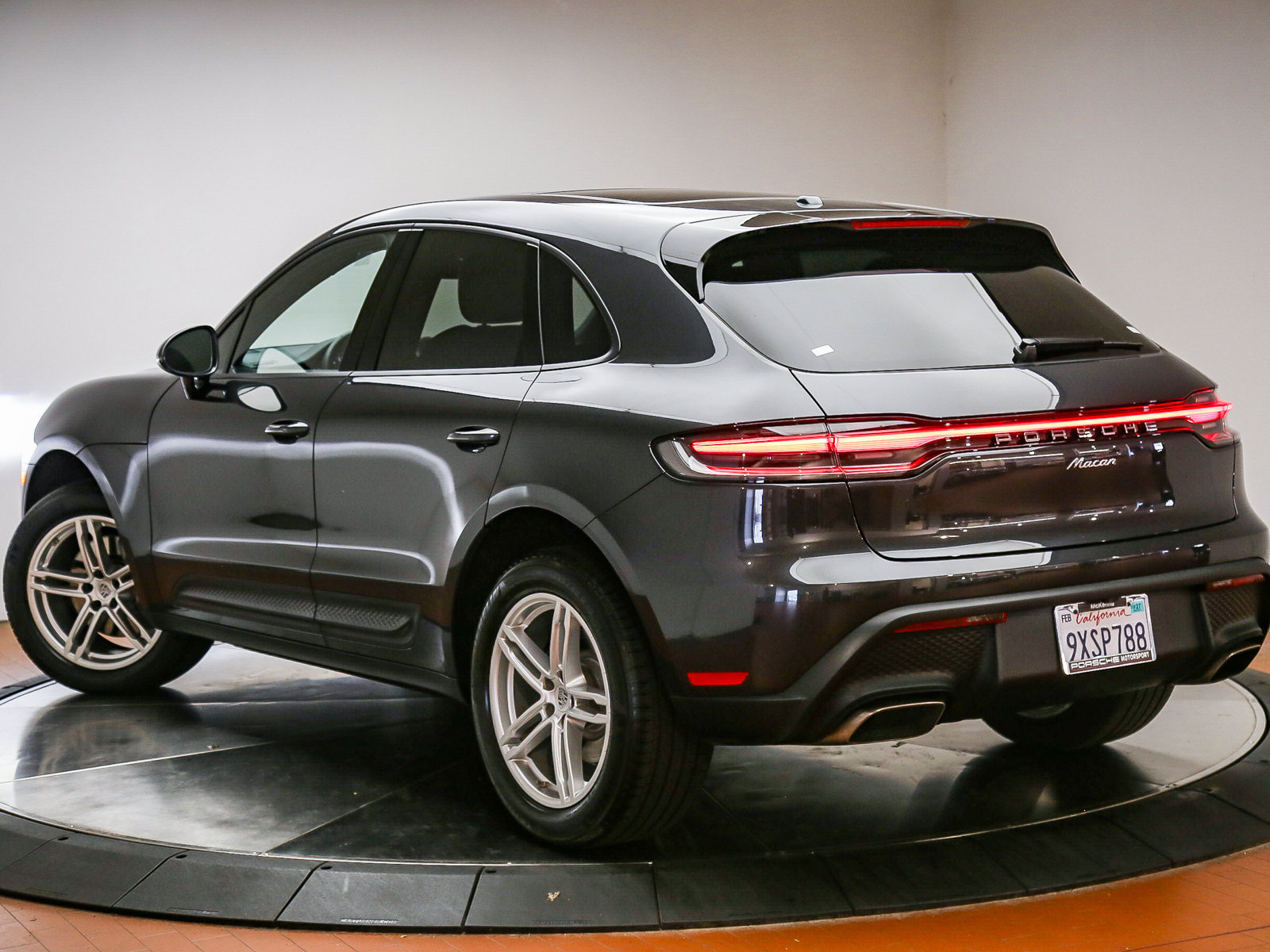 Certified 2026 Porsche Macan AWD/4WD image 6