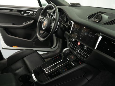 Used 2023 Porsche Macan AWD/4WD image 48