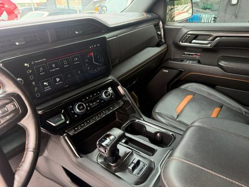 Used 2024 GMC Sierra 1500 AT4 w/ Technology Package AWD/4WD image 30