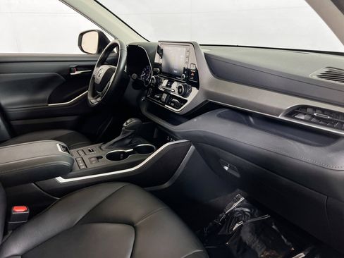 Used 2022 Toyota Highlander XLE image 29