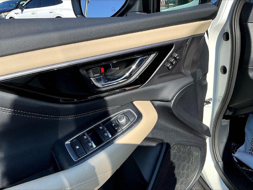Used 2025 Subaru Outback Limited AWD/4WD image 18