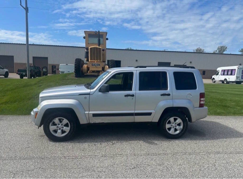Used 2010 Jeep Liberty Sport w/ Popular Equipment Group AWD/4WD image 5