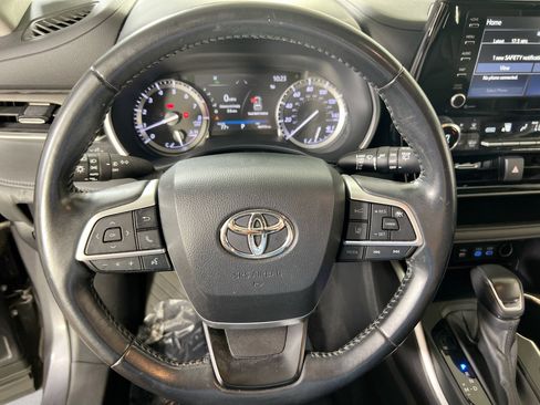 Used 2022 Toyota Highlander XLE image 10