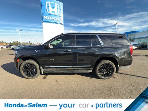 Used 2021 GMC Yukon SLT w/ SLT Premium Package image 3